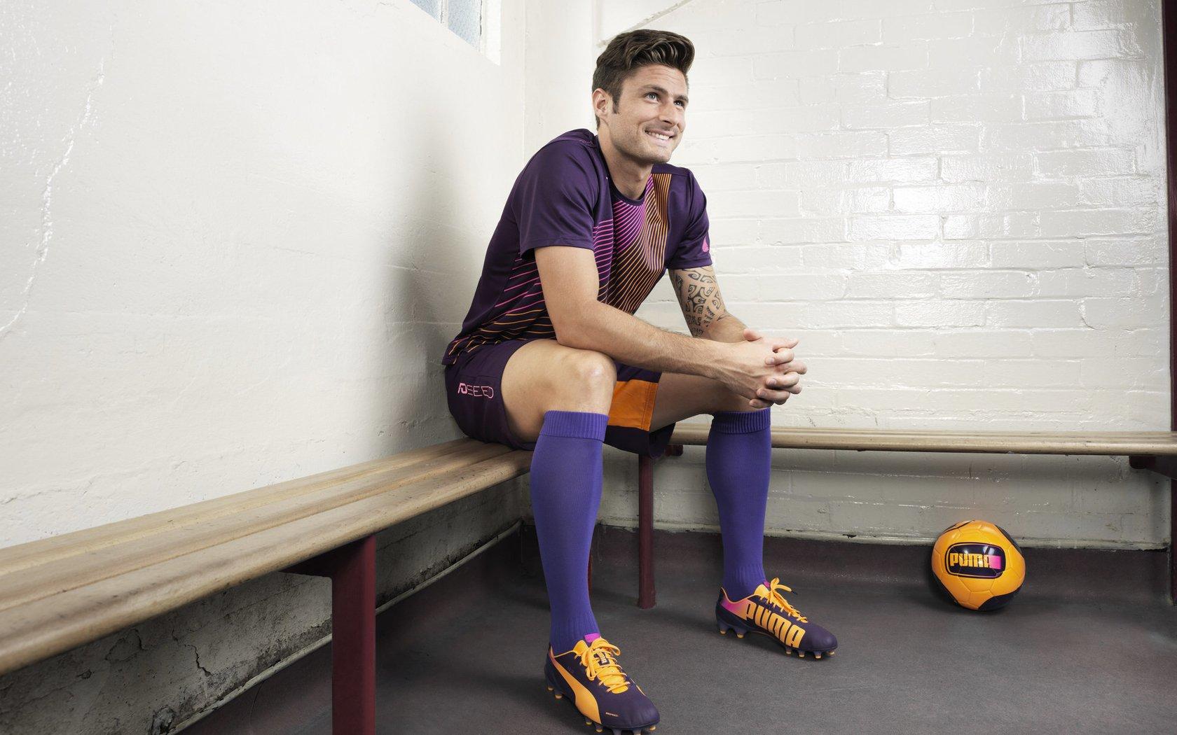 国家德比主裁执法纪录揭秘,近四次对决巴萨皇马各取一胜,两度平局收场